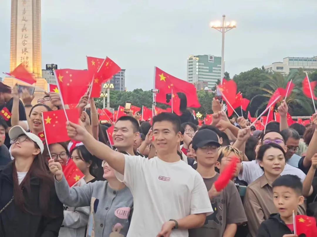 我爱你中国！今天的南昌八一广场！太燃了！